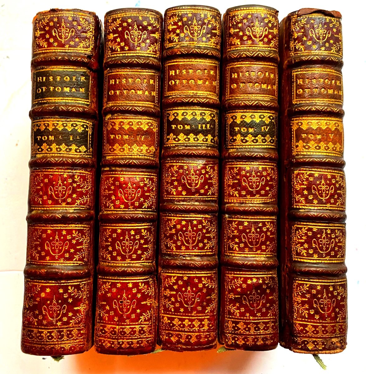 In A Rich Red Morocco Spine Binding "history Of The Ottoman Empire" By Sagrédo 1724.