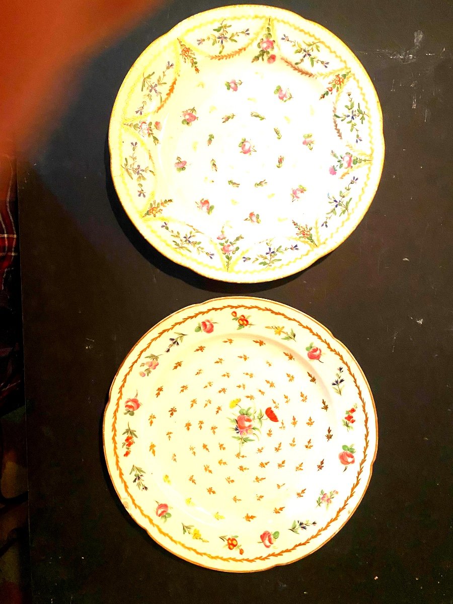 Rare And Beautiful Pair Of Fine Porcelain Plates Decorated By Meissen With Crossed Arrows 1770