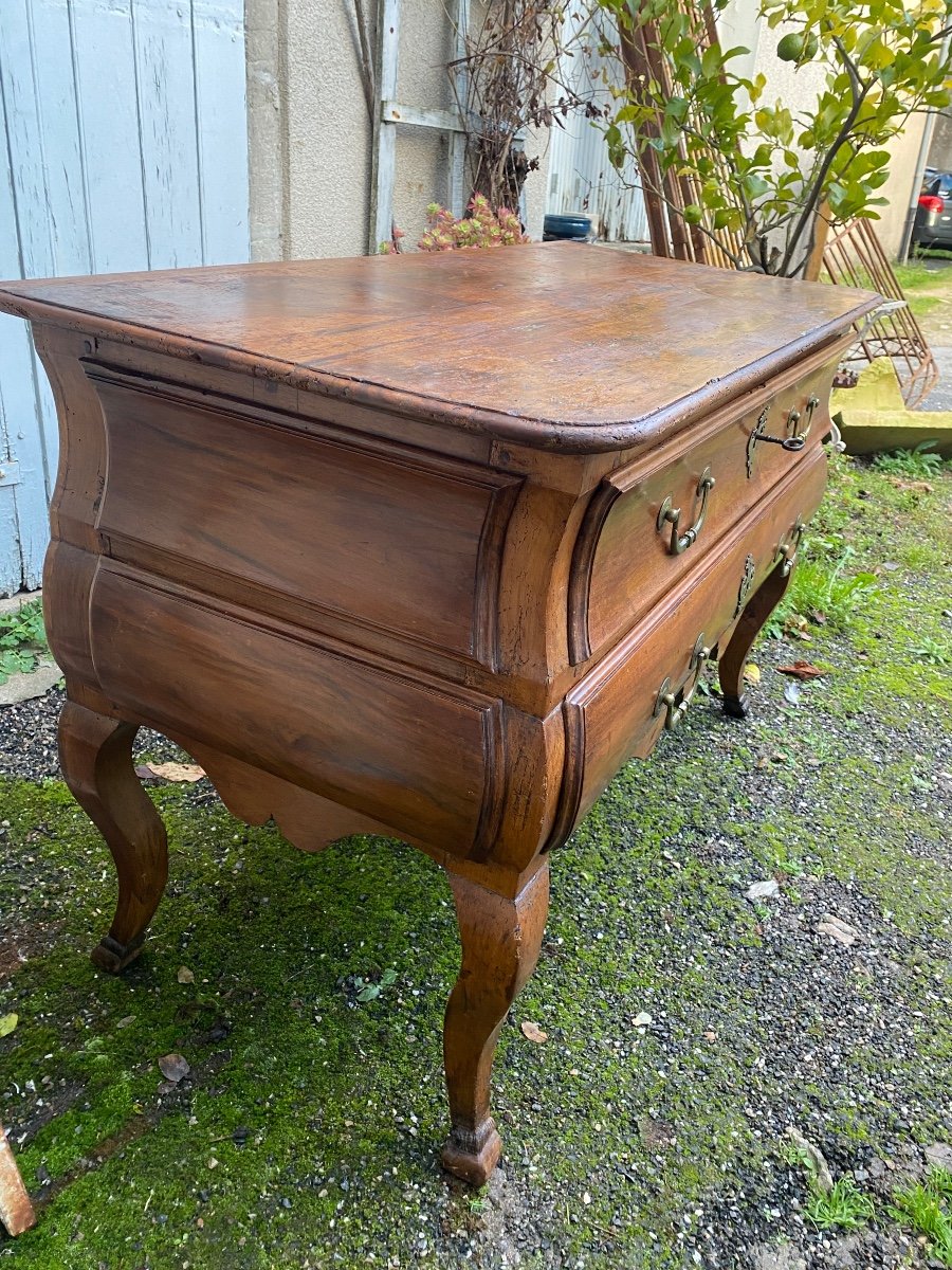 Large Louis XV Period Walnut Chest Of Drawers With Embossed Front In Blond Walnut-photo-1