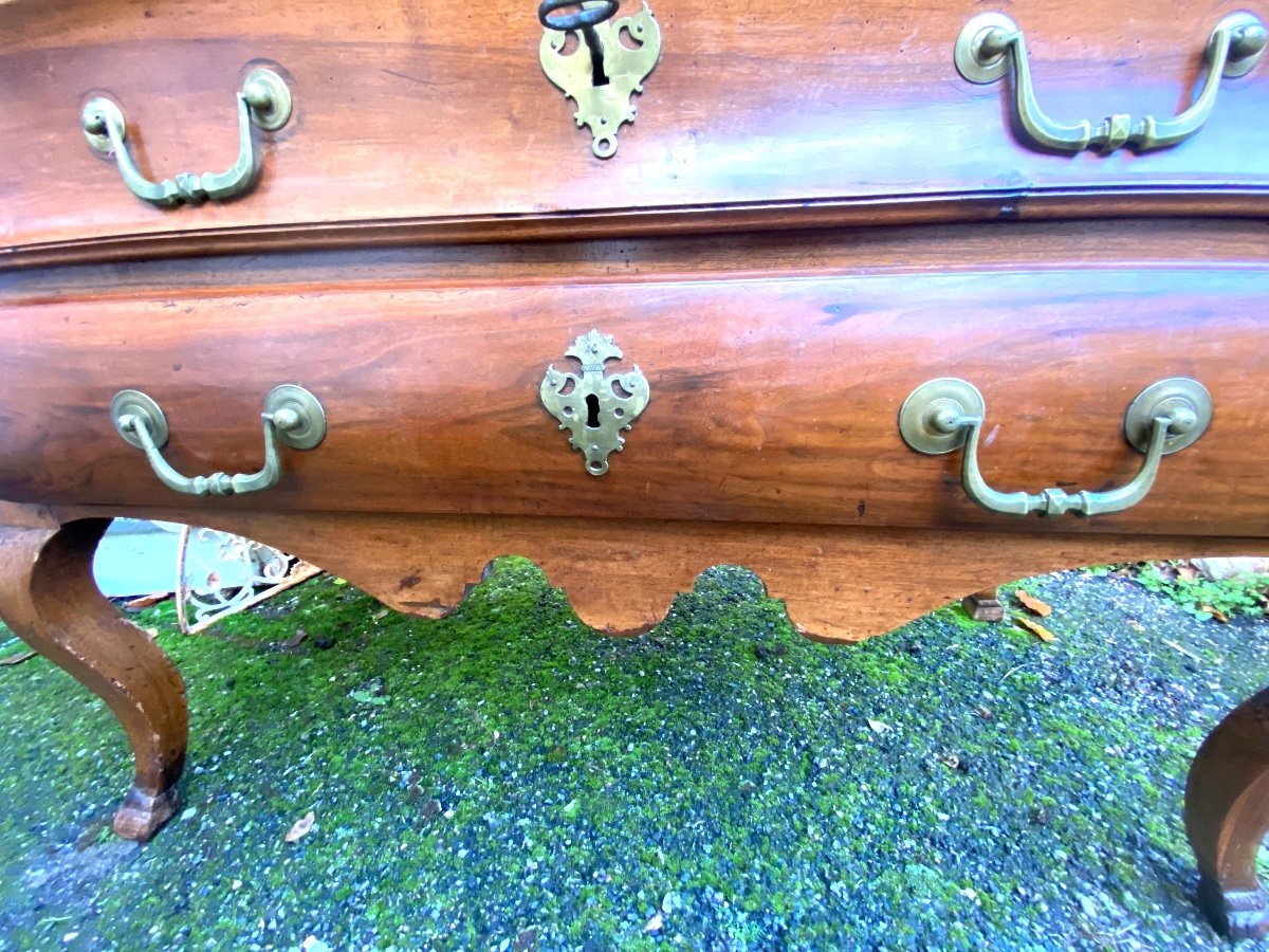 Large Louis XV Period Walnut Chest Of Drawers With Embossed Front In Blond Walnut-photo-8
