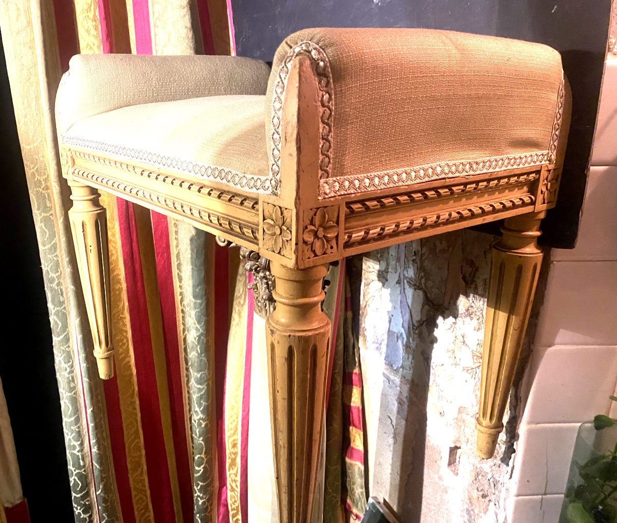 Charmante Petite Banquette Individuelle d'Appoint De Style Néo Louis XVI En Bois Laqué 1925 -photo-2