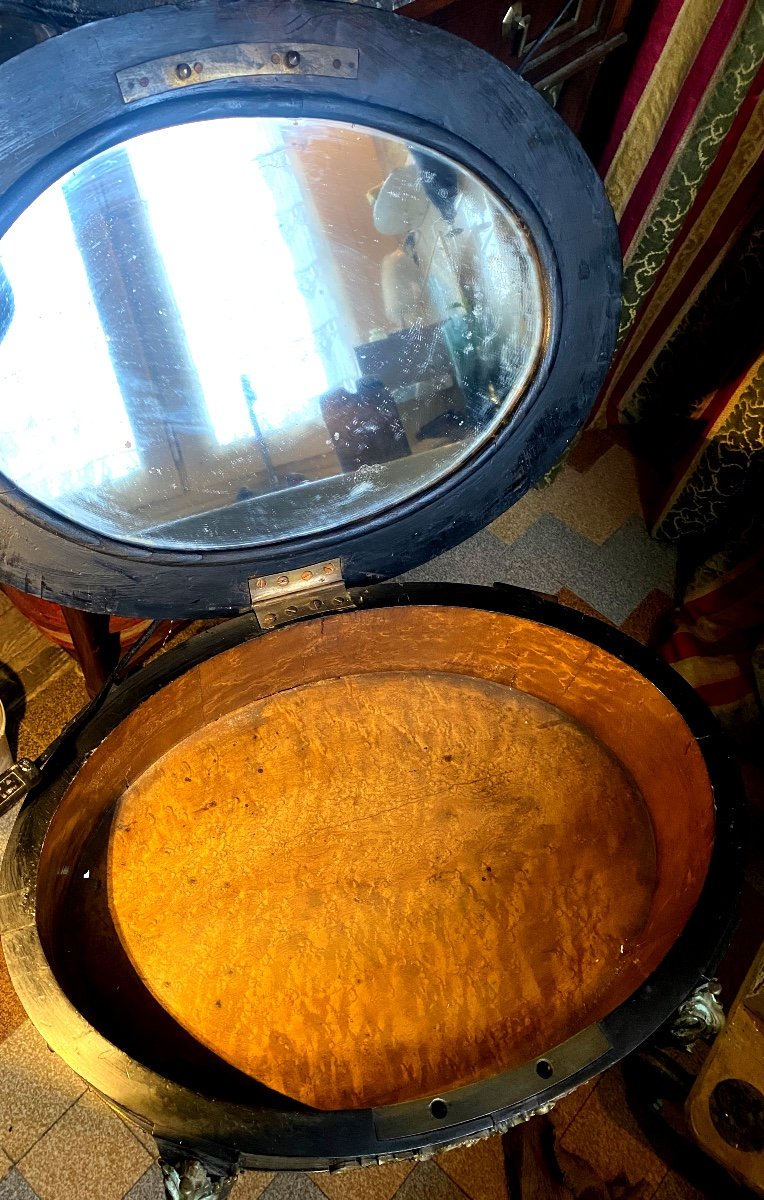 Meuble De Compagnie De Salon d'époque Napoléon III , Ovale Ouvrant Avec Miroir Intégré En Laque-photo-4
