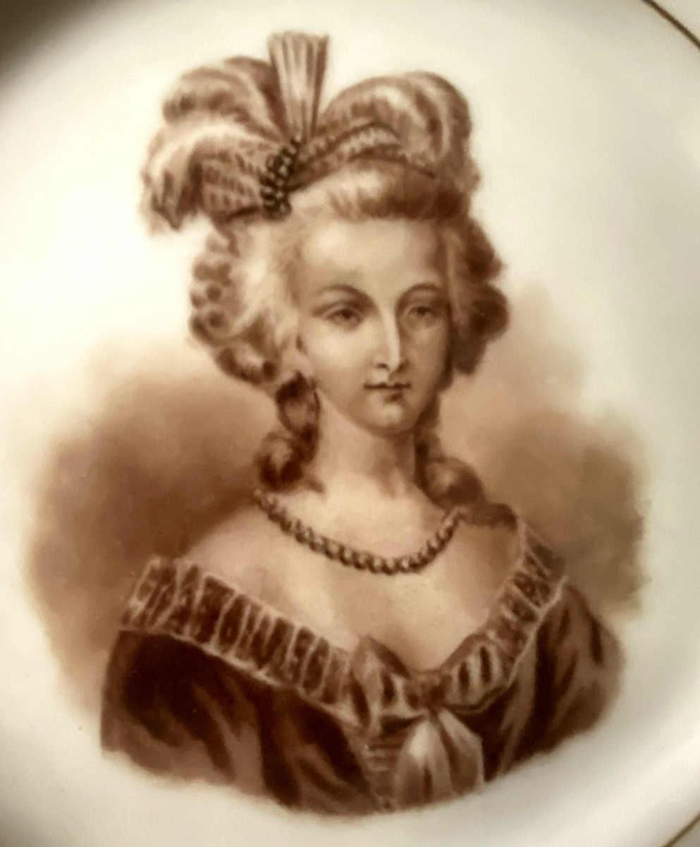 Paire d'Assiettes Peintes Sépia A l'Image De Marie Antoinette Et Louis XVI , Sig. E Pecquet 19è-photo-1