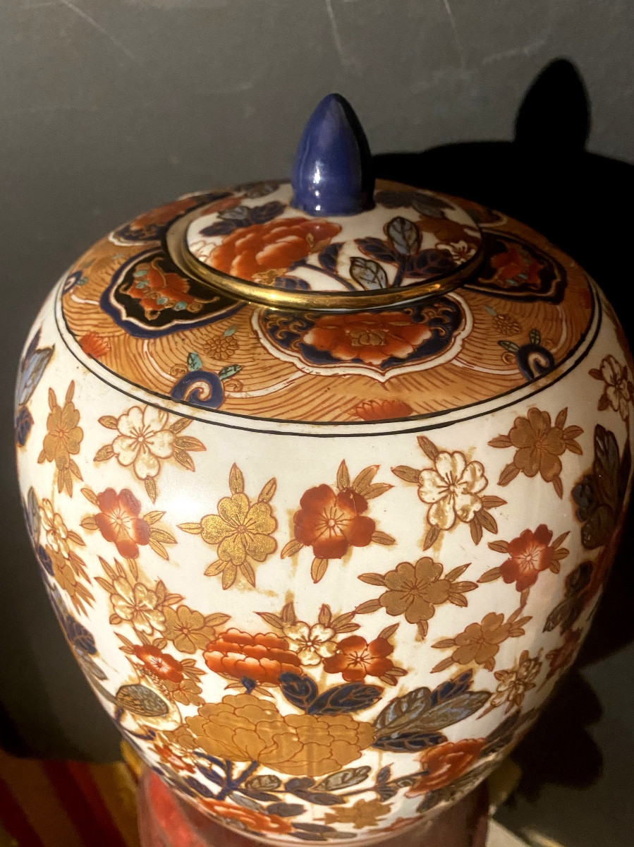 Rare Et élancé Pot à Gingembre En Porcelaine Imari Chinois A Riche Décor Peint En Relief Fin 19-photo-3
