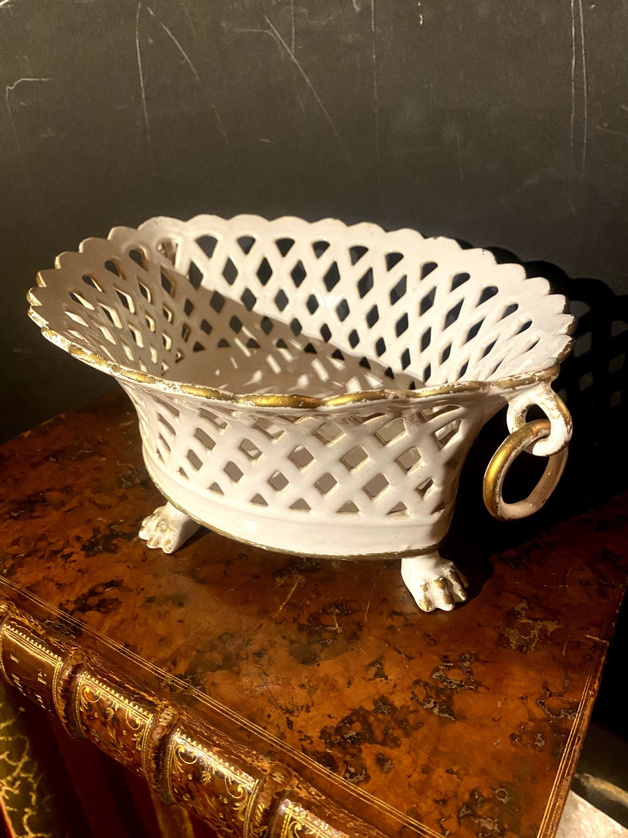 Rare Beautiful Openwork Earthenware Table Basket With Claw Feet And Rings Fronm E.t. Malicone-photo-3