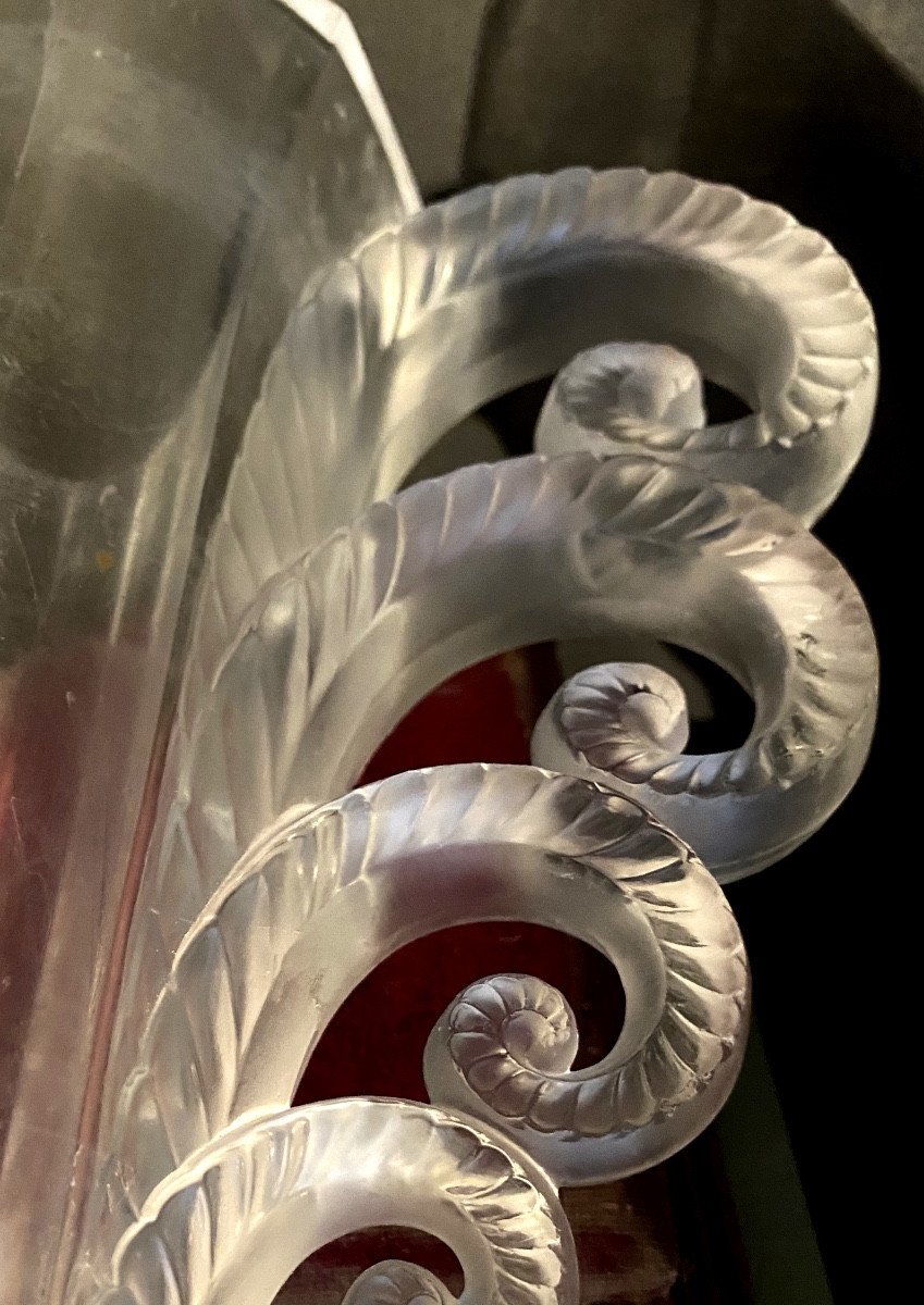 Beau vase René Lalique des Années "30" en verre compressé en forme tulipe  à chute  de cascades-photo-7