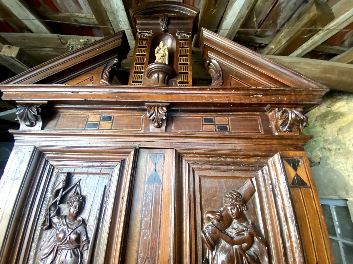 Beautiful Renaissance Period Buffet In Walnut, Two Narrowed Bodies, Carved Broken Pediment, Marquetry-photo-1