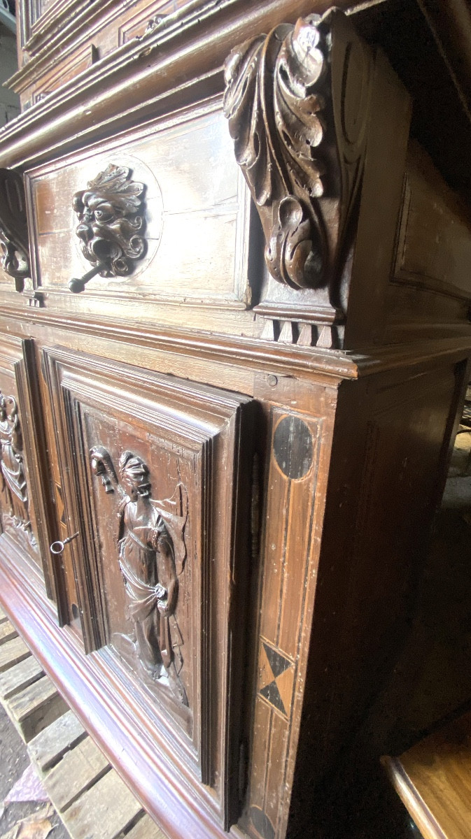 Beautiful Renaissance Period Buffet In Walnut, Two Narrowed Bodies, Carved Broken Pediment, Marquetry-photo-4