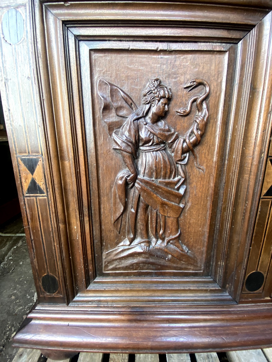 Beautiful Renaissance Period Buffet In Walnut, Two Narrowed Bodies, Carved Broken Pediment, Marquetry-photo-6