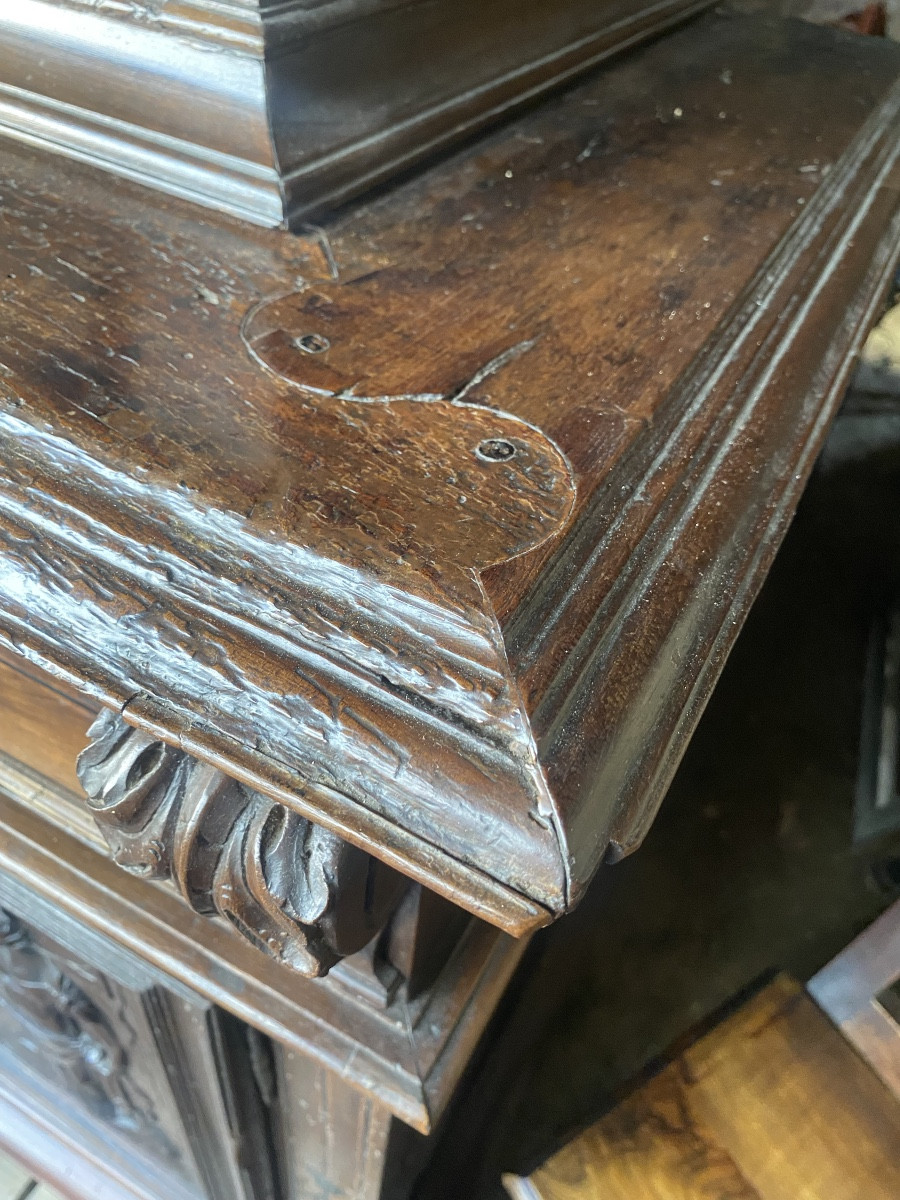 Beautiful Renaissance Period Buffet In Walnut, Two Narrowed Bodies, Carved Broken Pediment, Marquetry-photo-8