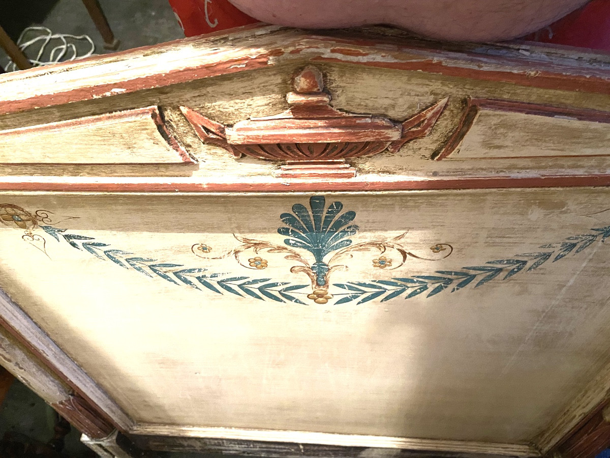 Directoire Daybed In Cream Lacquered Wood, Detached Columns And Decorative Pediment Sides-photo-6