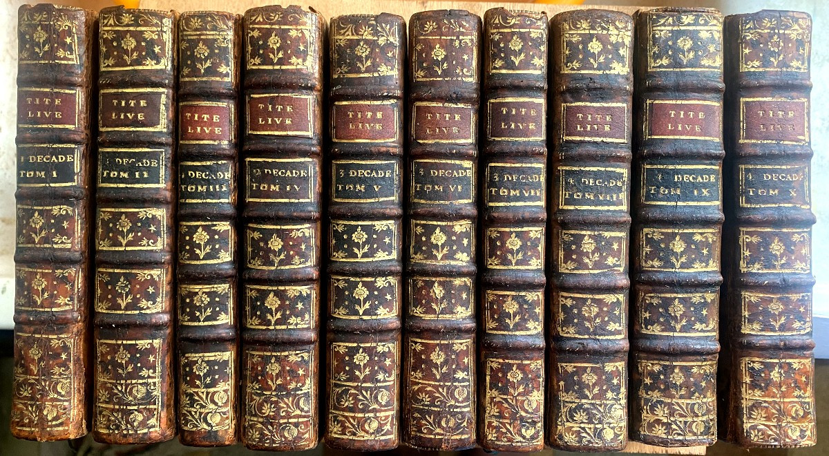 Divided Into 4 Decades "roman History Of Titus Livius" Translated Into French In Paris 1770. Barbou