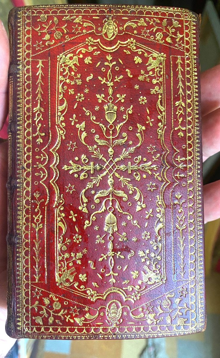 Beau rare  Register of kalendar  de 1773, fermoir en argent en maroquin rouge richement décoré -photo-4