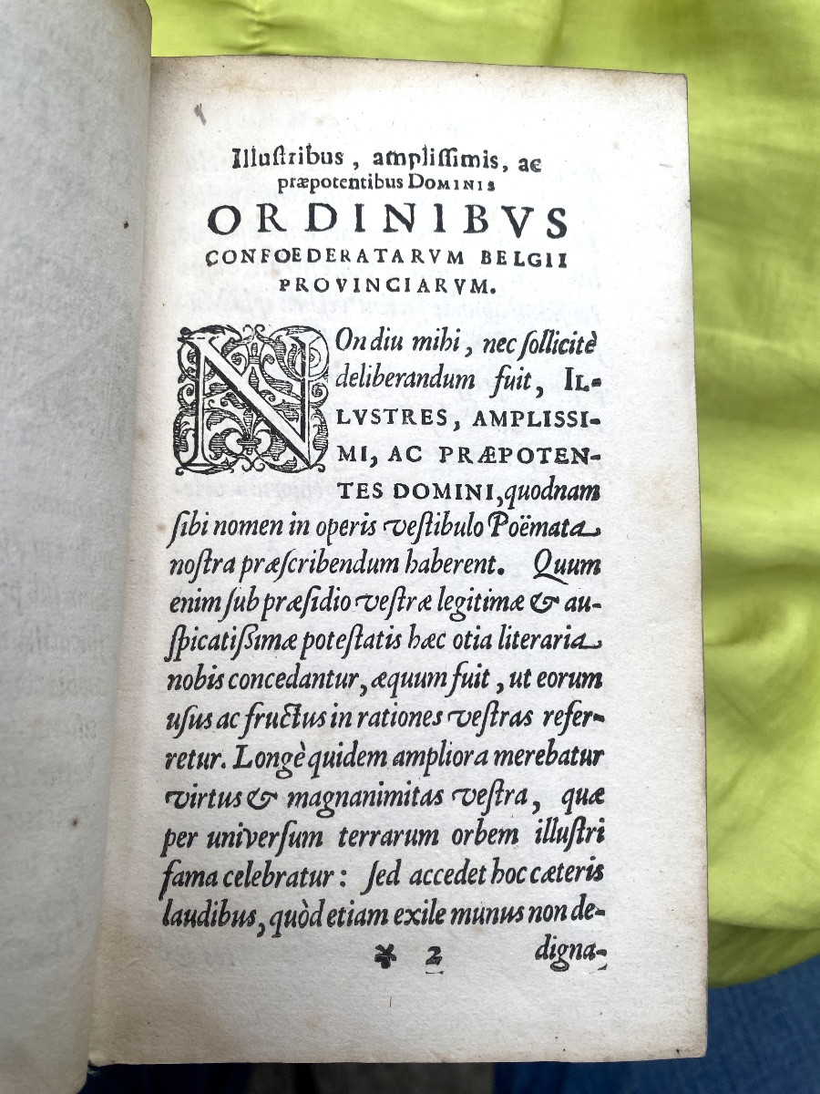 Un fort volumes in 12 en velin ivoire à rabats imprimé à Lyon en 1616 / Dominique Baudi Poêmes.-photo-1