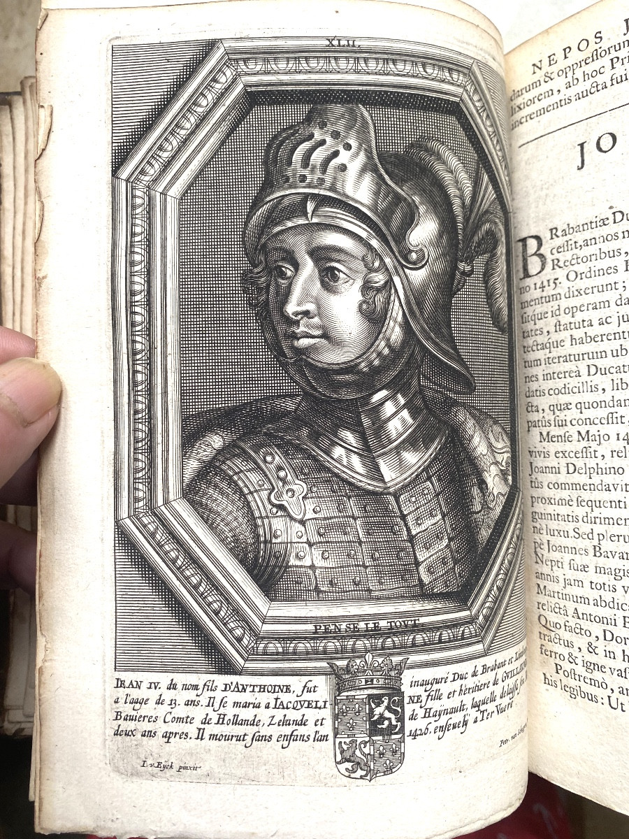 Un volume In 4 illustré de beaux portraits , a Bruxelles 1672 "Ducibus AB Anno post Christum". -photo-5