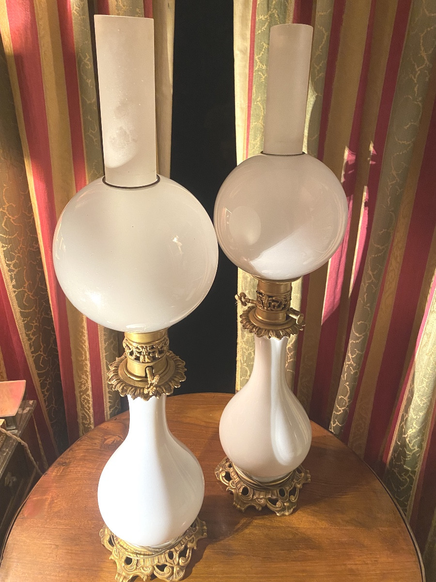 Lovely Pair Of Napoleon III Electrified Oil Lamps, White Opaline, Bronze Globe-photo-1