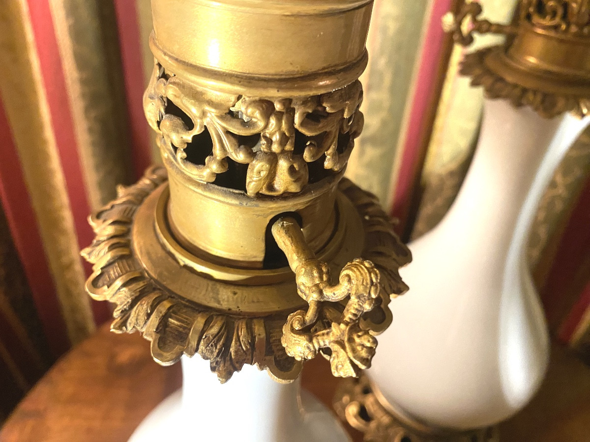 Lovely Pair Of Napoleon III Electrified Oil Lamps, White Opaline, Bronze Globe-photo-3