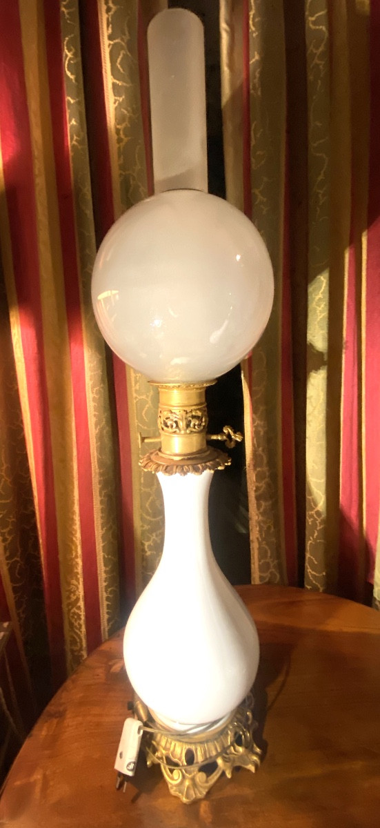 Lovely Pair Of Napoleon III Electrified Oil Lamps, White Opaline, Bronze Globe-photo-5