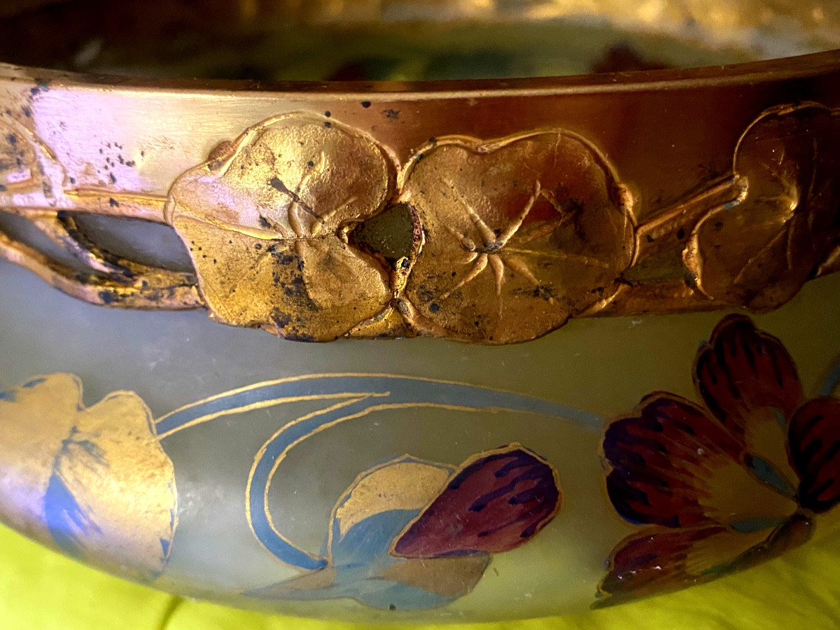 Généreuse coupe ouverte a bord de cuivre doré repoussé de fleurs de clématites émaillée de même-photo-2