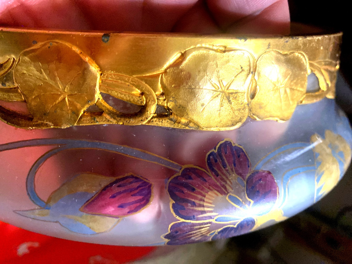 Généreuse coupe ouverte a bord de cuivre doré repoussé de fleurs de clématites émaillée de même-photo-8