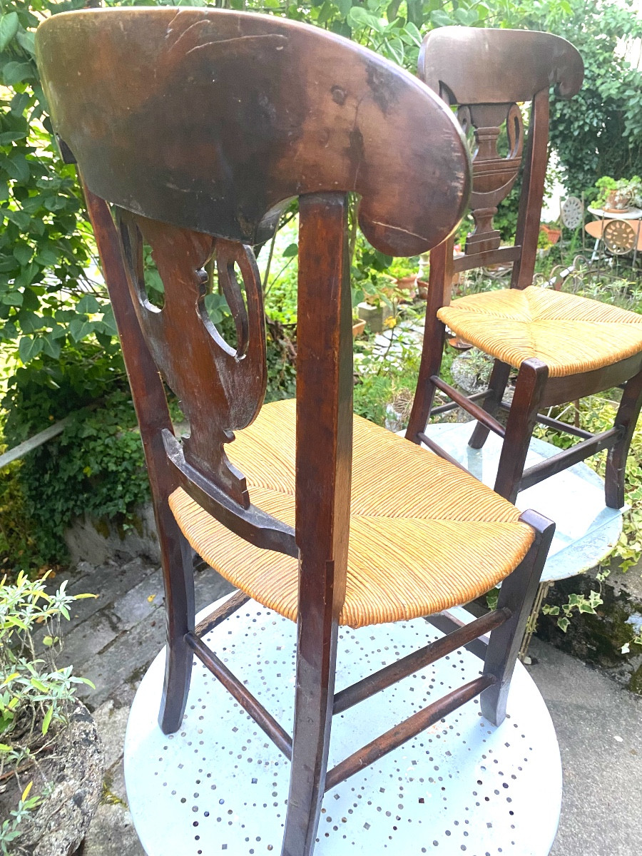 Pair Of Elegant Directoire Period Straw Chairs With Curule Backs Carved With A Soup Tureen.-photo-4