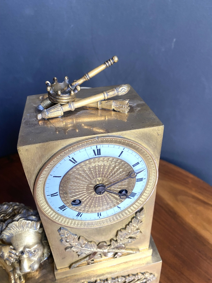 Belle pendule borne au Putti et au Lion en bronze doré au mercure cadran émaillé roue Charles X-photo-8