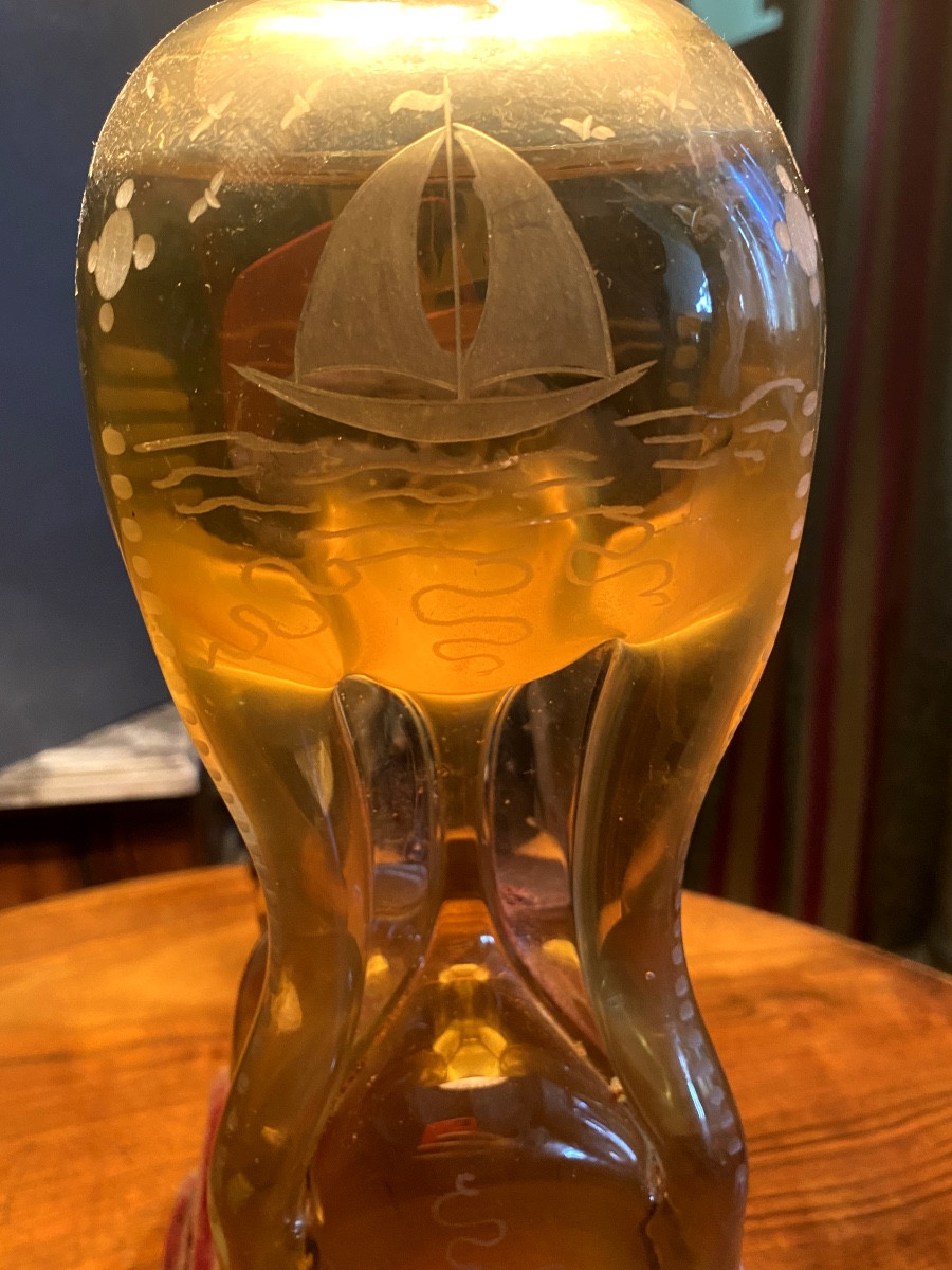 19th Century Blown Glass Bottle, Molded And Engraved With Pyramid And Boat Motifs, Ribboned Rosette-photo-7