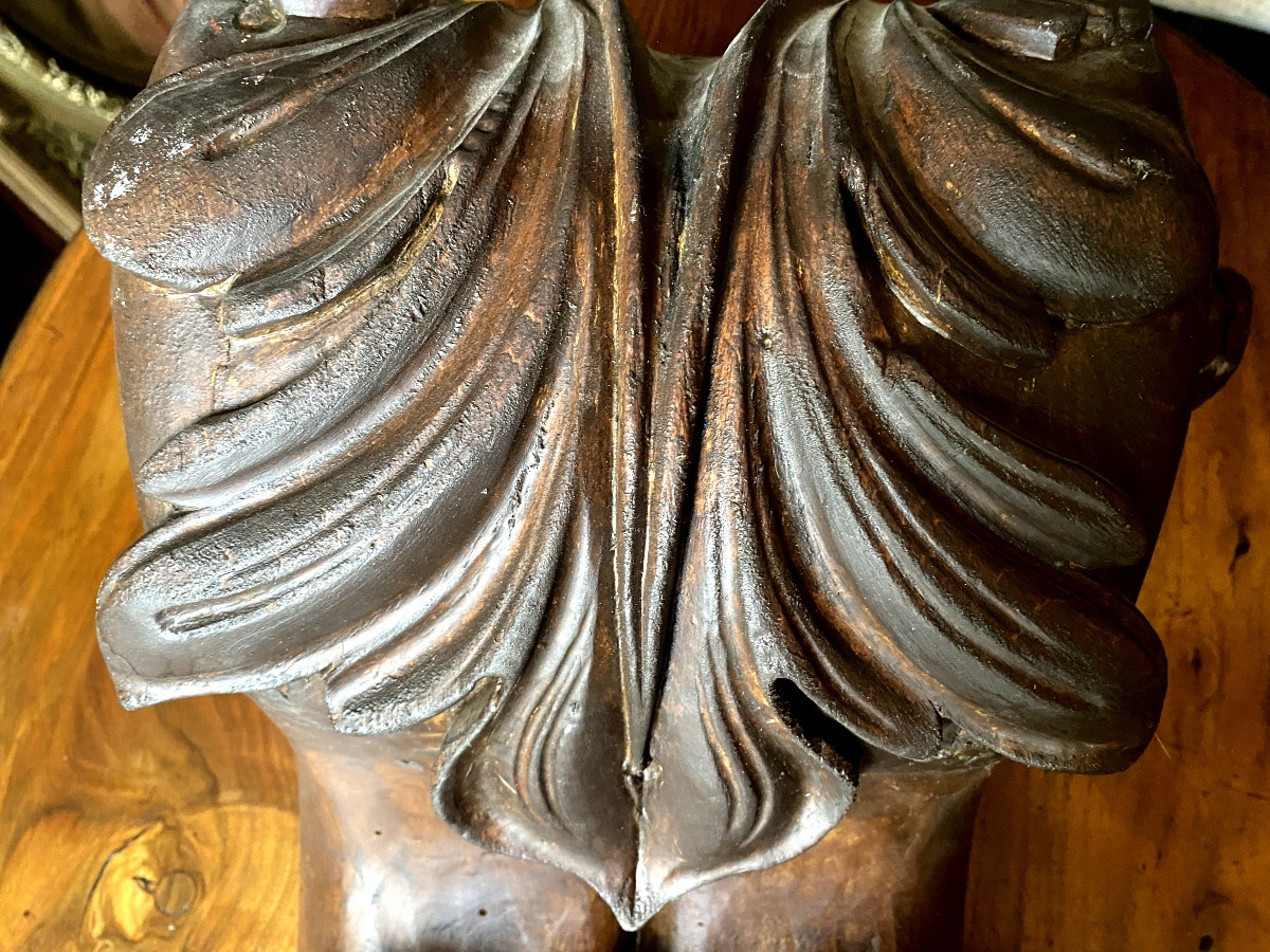 Généreux Corbeau en bois massif sculpté teinté ,d'une généreuse feuille d'acanthe à enroulement-photo-3
