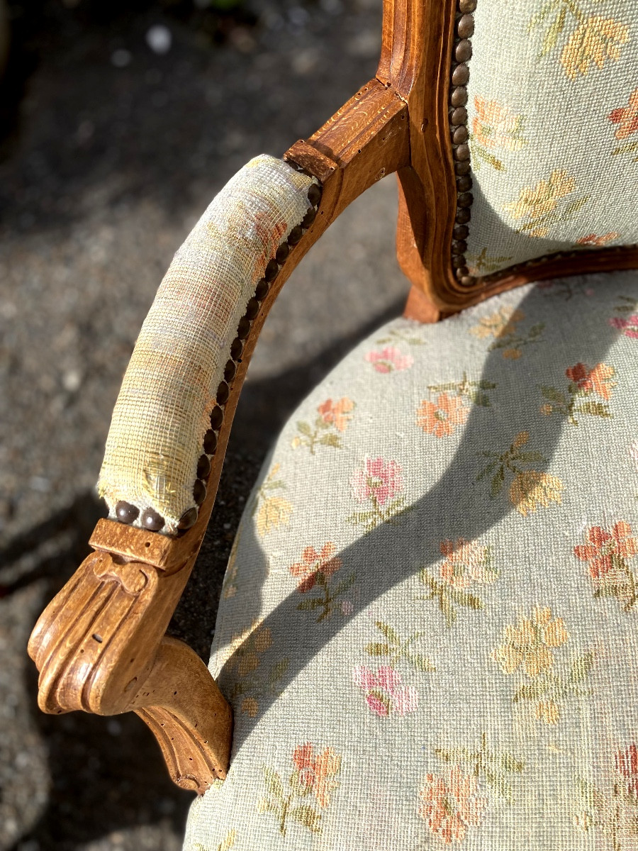 Beautiful Pair Of Louis XV Lounge Cabriolets Upholstered In Small Dots Style In Light Beech, 19th Century-photo-3