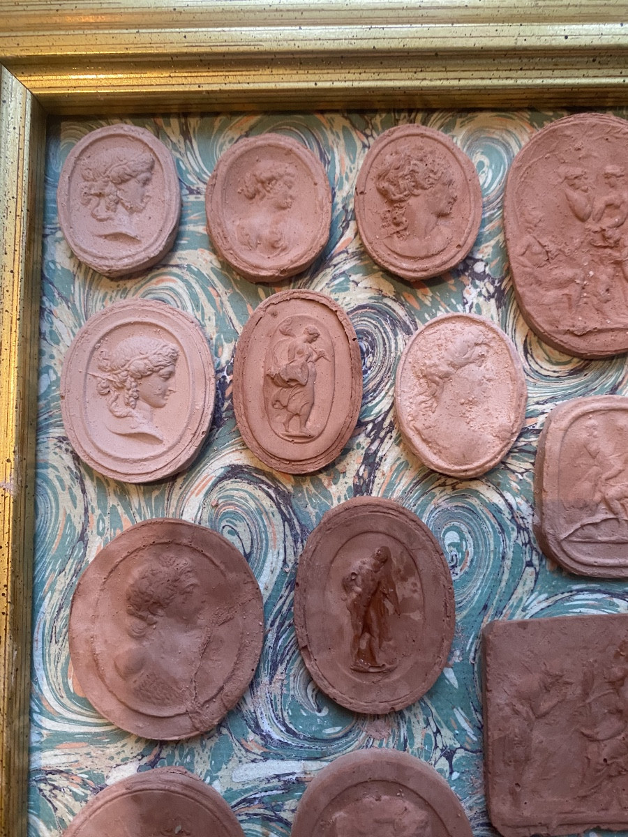 Two Gilded Frames, Important Collection Of Cameo Prints From The Grand Tour, 19th Century Terracotta-photo-4