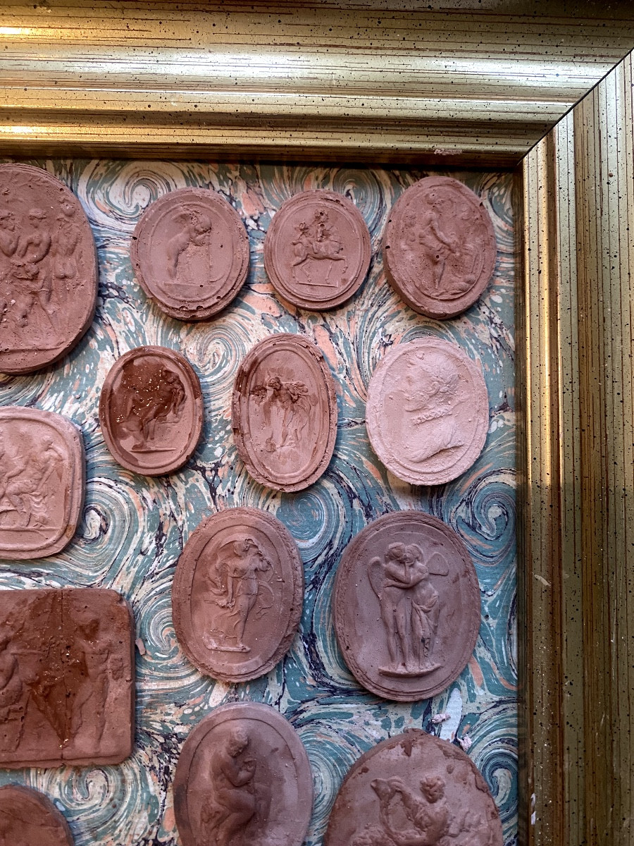 Two Gilded Frames, Important Collection Of Cameo Prints From The Grand Tour, 19th Century Terracotta-photo-2