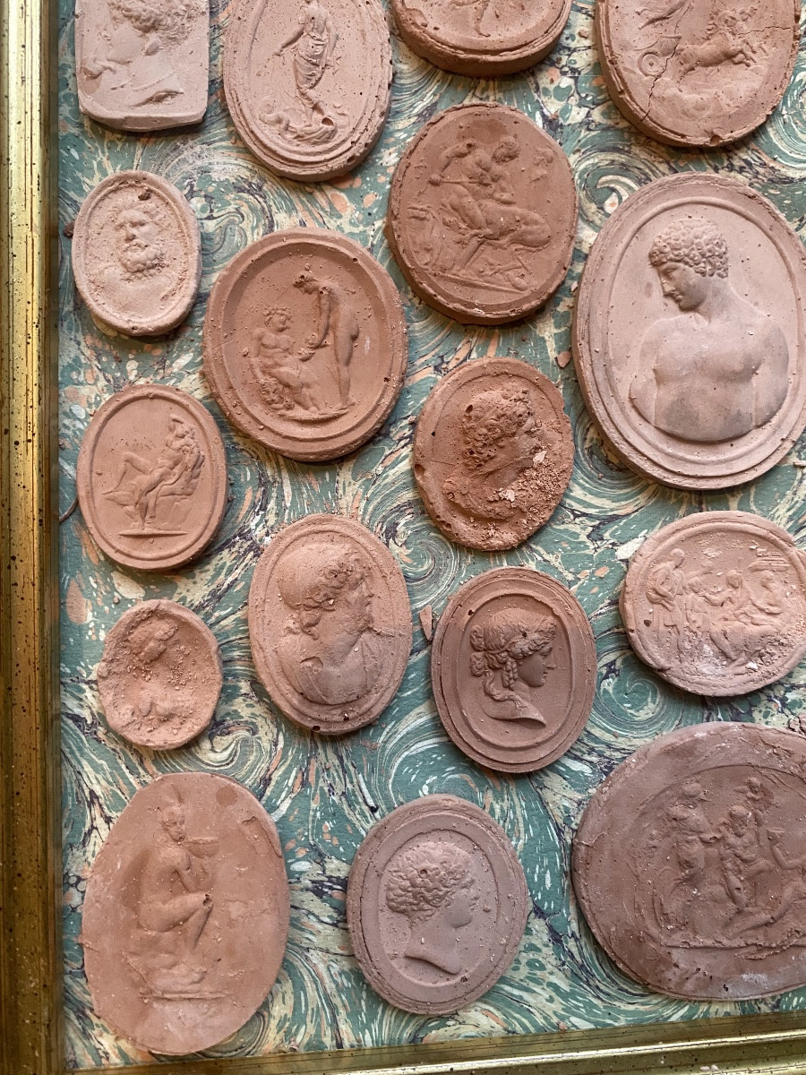Two Gilded Frames, Important Collection Of Cameo Prints From The Grand Tour, 19th Century Terracotta-photo-3