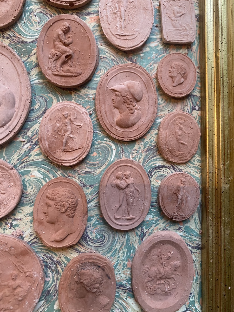 Two Gilded Frames, Important Collection Of Cameo Prints From The Grand Tour, 19th Century Terracotta-photo-4