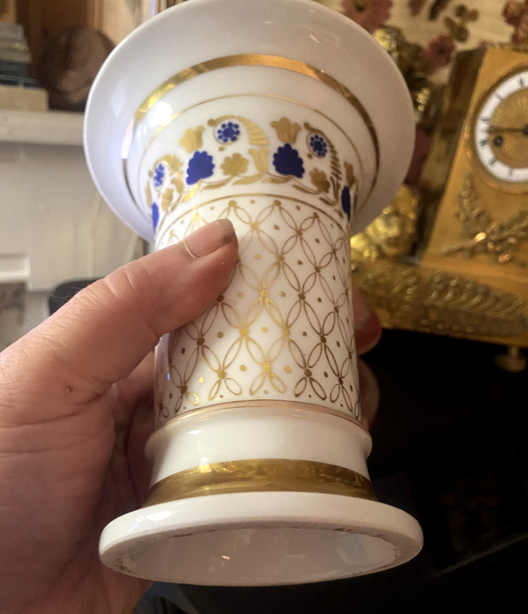 Elégant Paris Porcelain Cornet Vase With Gold And French Bleue Patterns-photo-1