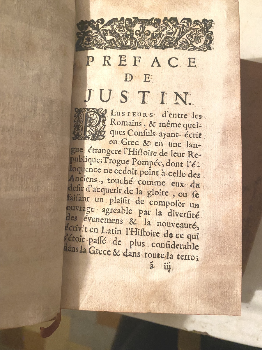 Histoire Universelle de Trogue Pompée réduite en Abrégé par Justin , traduction nouvelle 1697. -photo-1