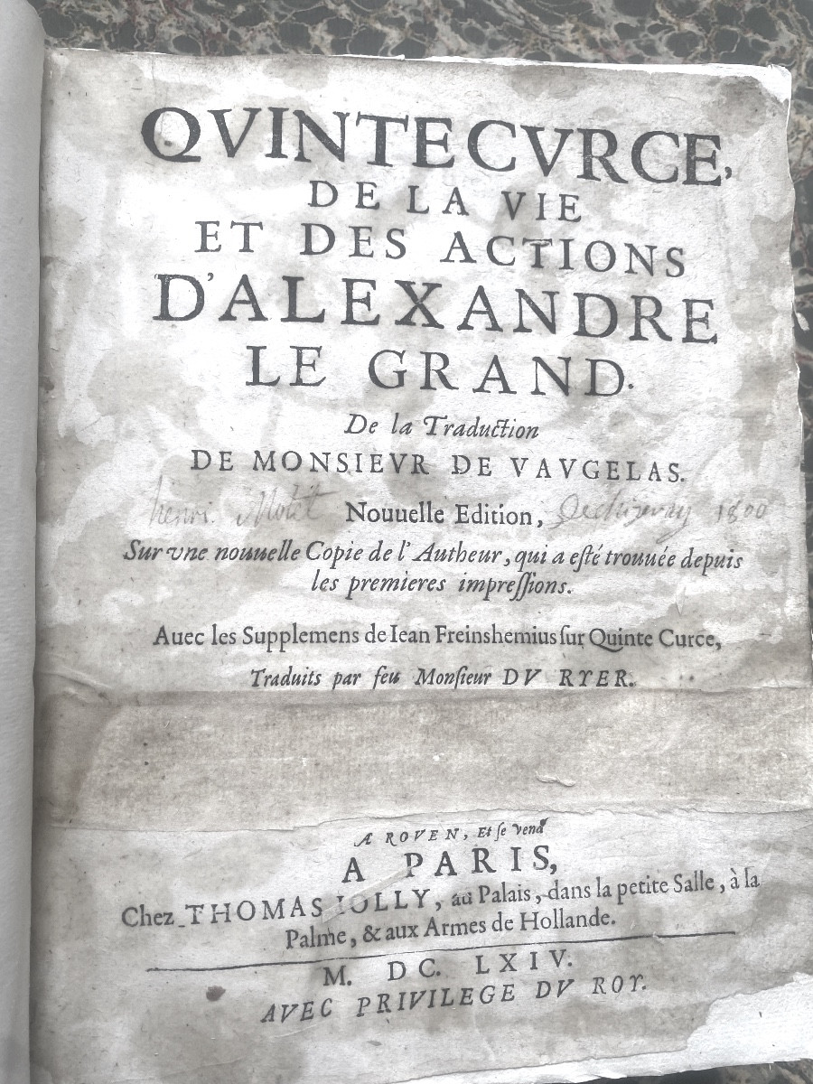 Rare Volume aux Armes de Louis XIV dans une riche reliure In4 en veau au semis de fleurs de Lys-photo-3