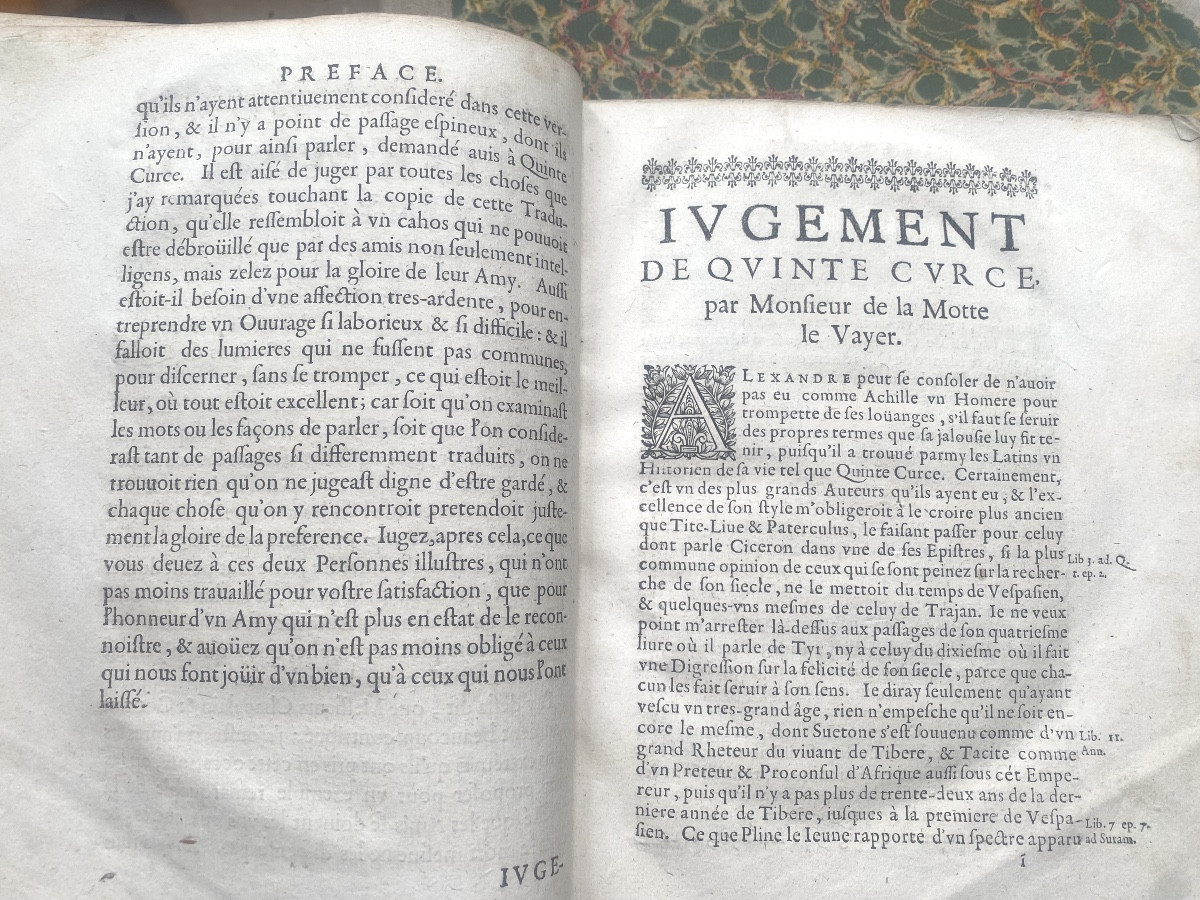 Rare Volume aux Armes de Louis XIV dans une riche reliure In4 en veau au semis de fleurs de Lys-photo-5