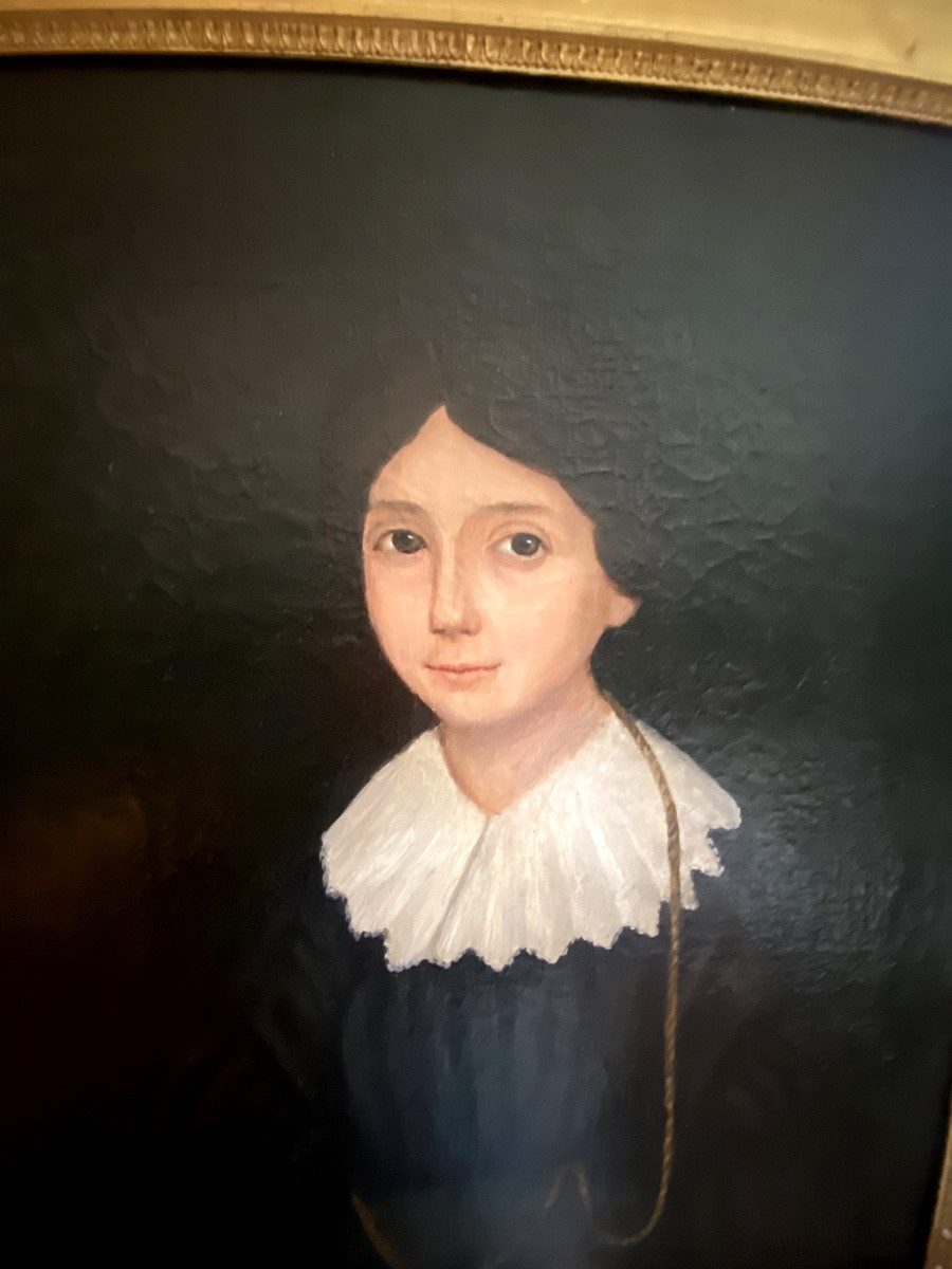Portrait "jeune femme "cadre Louis Philippe a la robe sombre col dentelle chaine en sautoir-photo-3