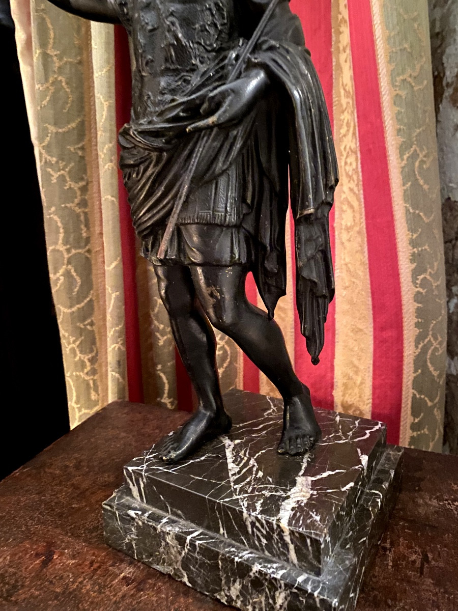 Beautiful Patinated Solid Bronze Of Emperor Caesar Standing Bust In Armor Thumb Raised Late 19th Century Base-photo-4