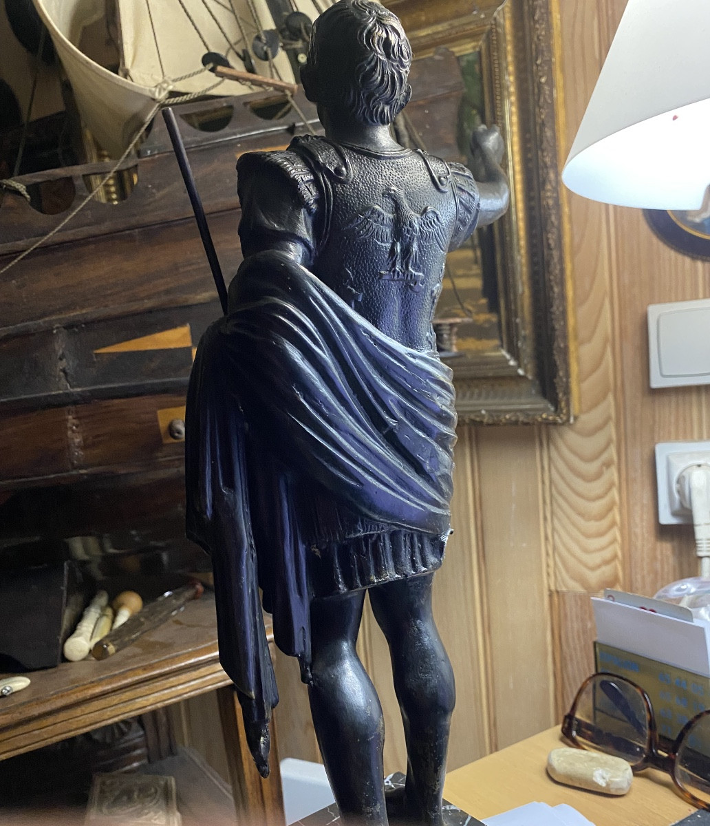 Beautiful Patinated Solid Bronze Of Emperor Caesar Standing Bust In Armor Thumb Raised Late 19th Century Base-photo-4