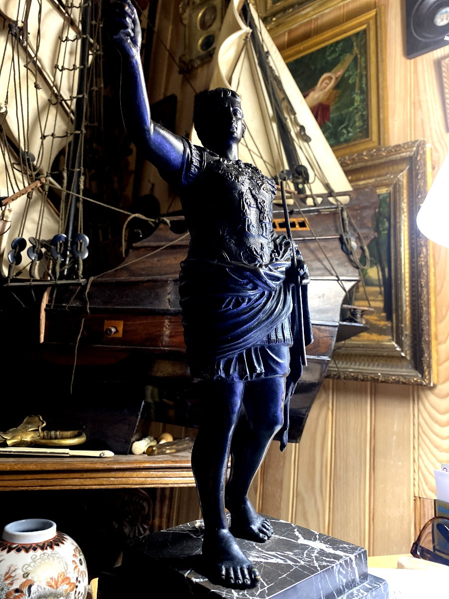 Beautiful Patinated Solid Bronze Of Emperor Caesar Standing Bust In Armor Thumb Raised Late 19th Century Base-photo-8