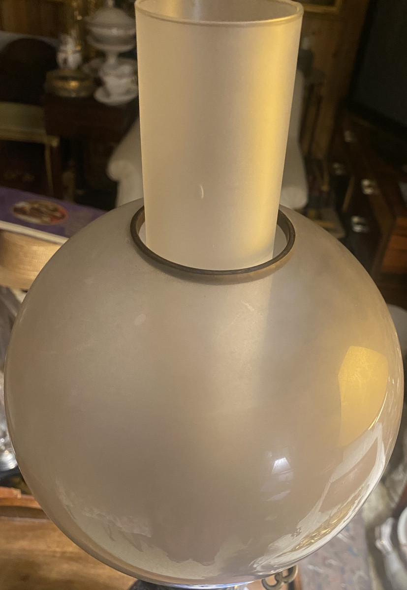 Lampe de qualité  pétrole Napoléon III en faïence de Delft montage bronze argenté ,globe dépoli-photo-4