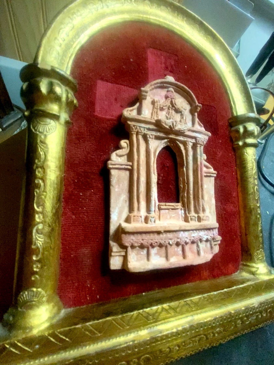 Encadrement arcature bois doré à colonnes fond velours rouge autel en terra-cotta . Italie 19èm-photo-6