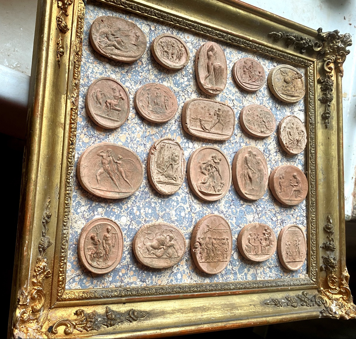   Louis Philippe Frame Presenting A Collection Of 19th Century Terracotta Cameo Prints-photo-3