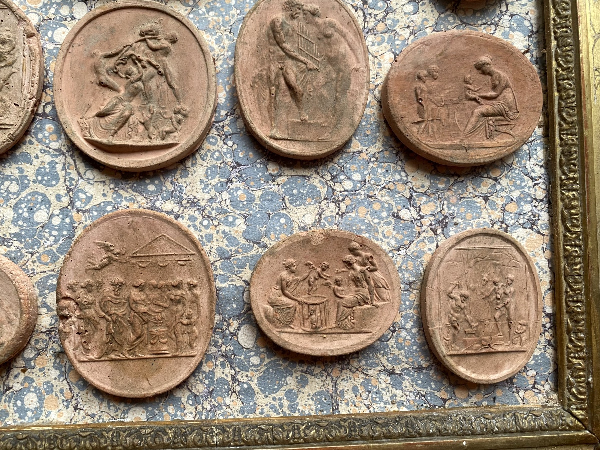   Louis Philippe Frame Presenting A Collection Of 19th Century Terracotta Cameo Prints-photo-5