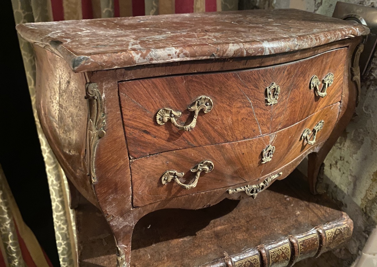 Charmante commode sauteuse miniature  Louis XV de maitrise,19è bois de rose marquetée de A Bel -photo-4