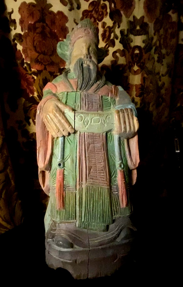 Belle Grande statuette de sage dignitaire chinois , bois sculpté polychromé pastel léger XIXème