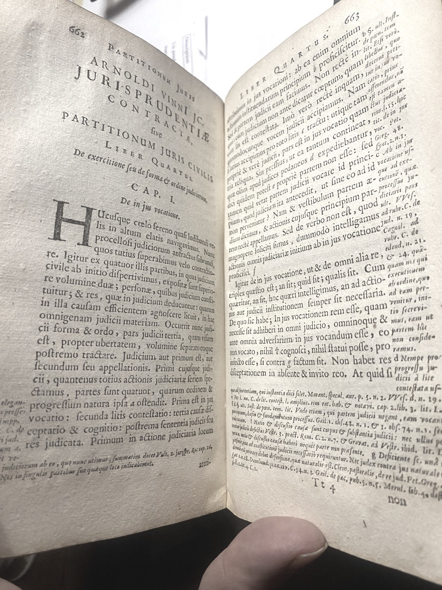 Fort Vol.I, 8 en velin à rabats d'Arnoldi Vinni JC. De Jurisprudence Civile en , 4 Livres ,1664-photo-8