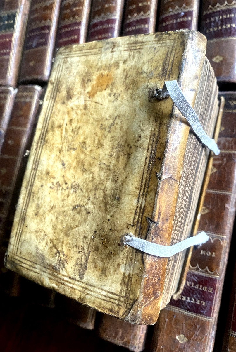 Rare exemplaire, velin de 1609 "Le Théatre du Monde Représentant  VII amples discours . Cologne