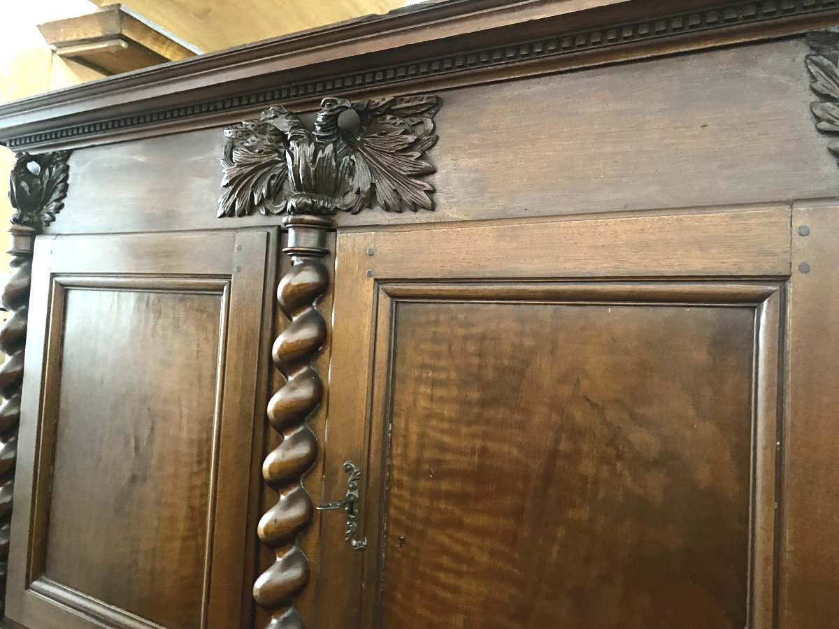 Grand buffet de salon 17ème noyer a 2 doubles portes,2 tiroirs , corniche ,a l'aigle bicéphale-photo-2